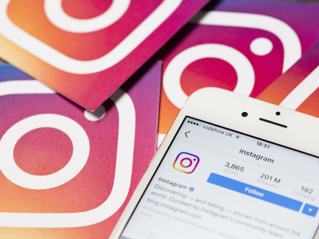 Instagram добавил новые вкладки - Reels и Shop